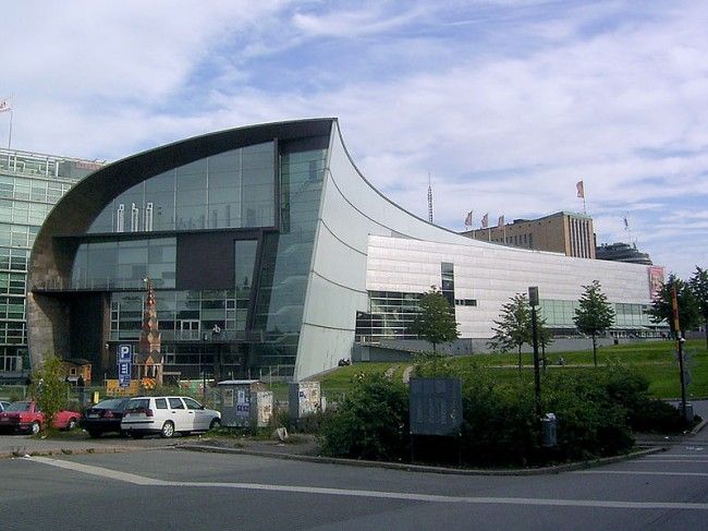 Fachada del Museo Kiasma en Helsinki, Finlandia