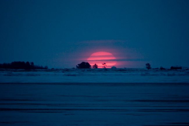 Amanecer en el archipiélago de Kvarken un día de invierno