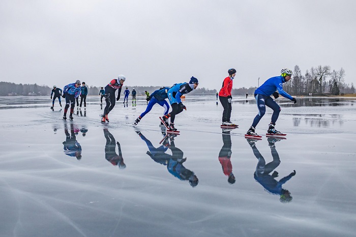 Atletas compitiendo en The Finland Ice Marathon. Evento organizado en la ciudad de Kuopio