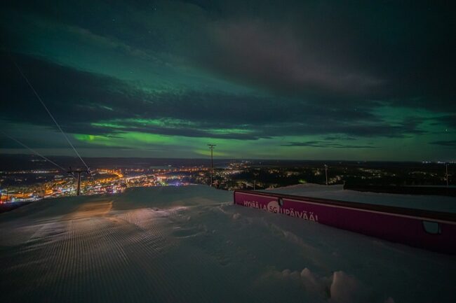 Aurora-Boreal-desde-la-cima-de-la-estación-de-esquí-de-Levi_FotoLeviSkiResort