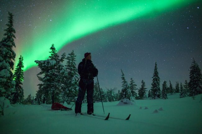 Aurora Boreal durante una travesía de esquí 