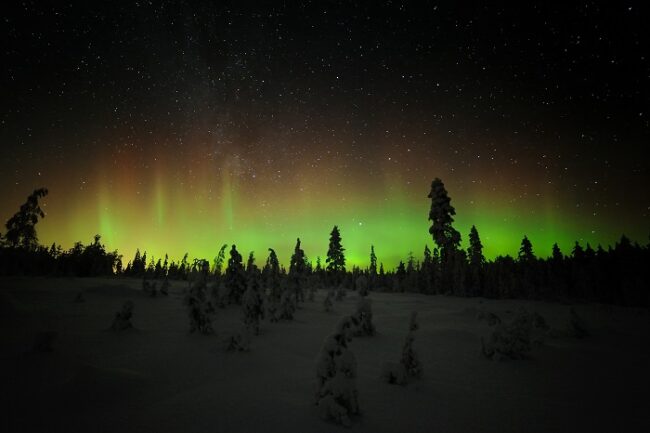 Aurora-Boreal-en-Laponia_fotoThomasKast-VisitFinland