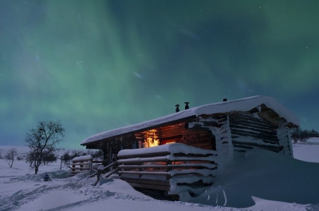 Aurora Boreal muy tenue pero vista gracias a la larga exposición configurada en la cámara de fotos 