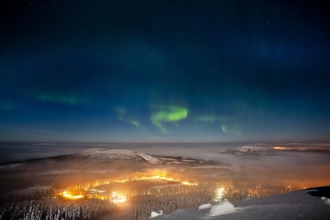 Aurora-Boreal-sobre-Iso-Syöte_fotoTiinaTörmänen-VisitFinland