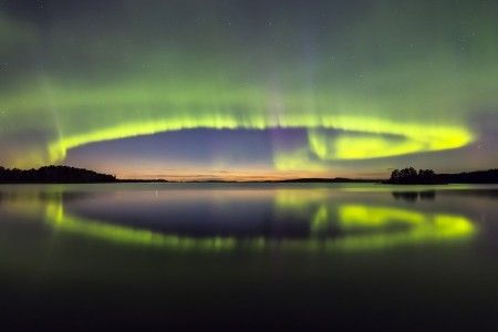 Aurora Boreal y lago