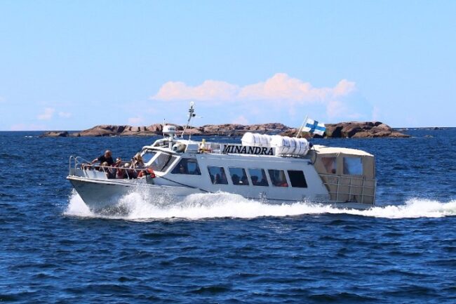 Barco-taxi-hacia-la-isla-de-Bengtskär_fotoBengtskär