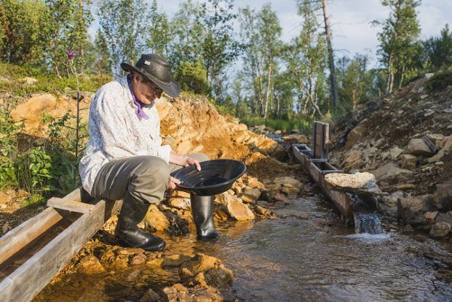 Buscando oro con la batea en Tankavaara 