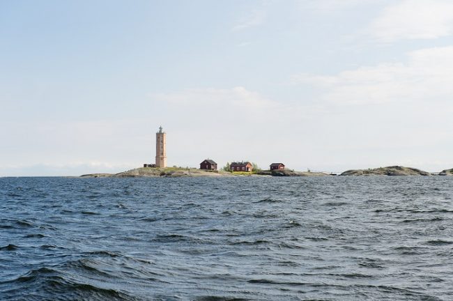 Cabañas y faro en el archipiélago de Porvoo 