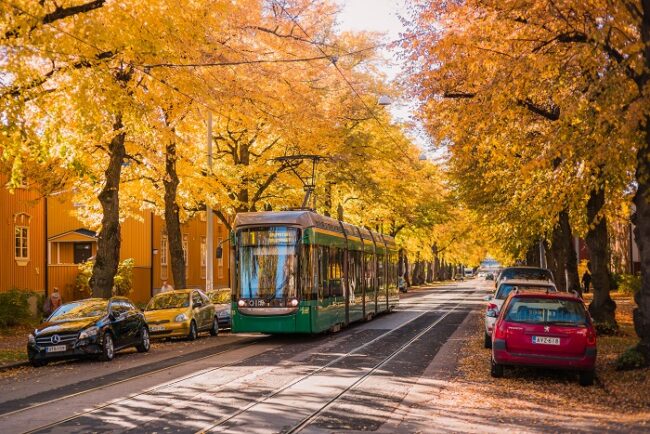 Calle-de-Helsinki-en-otoño_fotoJussiHellstén-VisitFinland