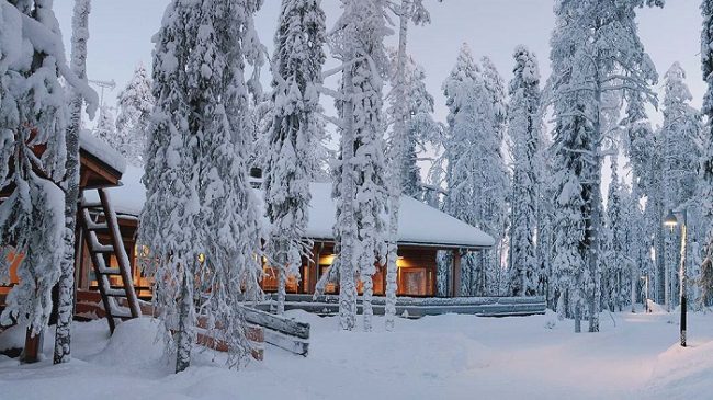 Centro de visitantes del Parque Nacional de Syöte en invierno 