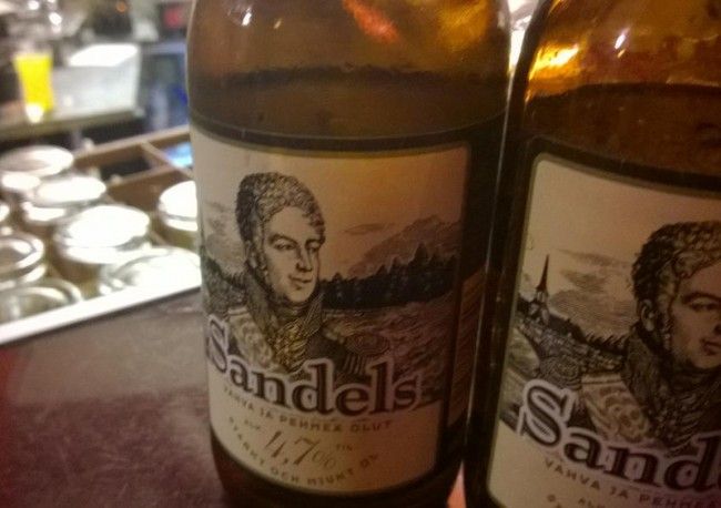 SANDELS. Cerveza rubia tipo lager con 4,7º con aroma a cebada fresca