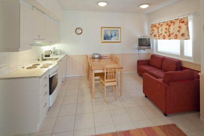 Cocina comedor del apartamento holiday de 52,5m2 del hotel Sirkantähti 