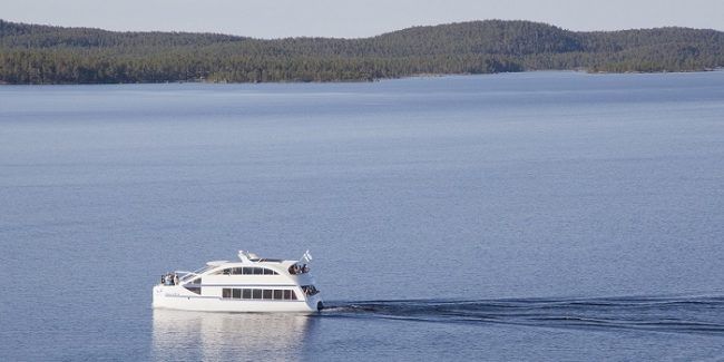 Crucero en el lago Inari 