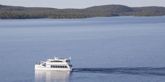 Crucero en el lago Inari