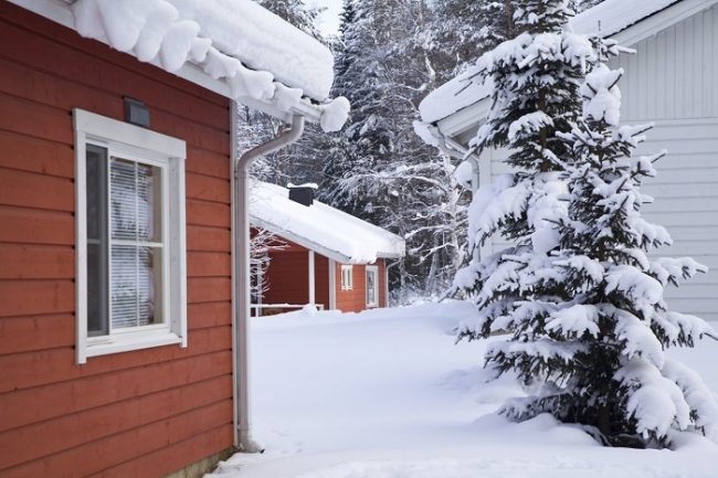 Detalle entre las cabañas apartamentos clase Estándar en el hotel Ounasvaara Chalets 