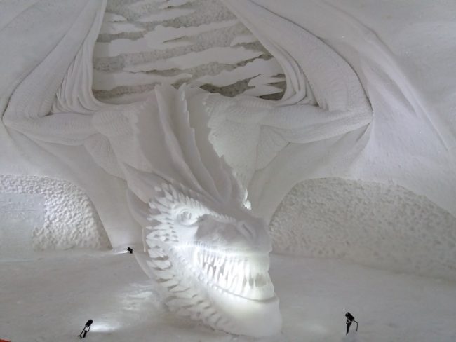 Dragón de hielo en el Snow Village en Ylläs 