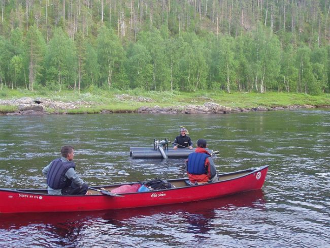 Durante el descenso del río Ivalojoki, encuentro con un buscador de oro 