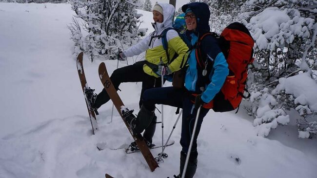 Durante-una-travesía-con-esquís-OAC-en-Laponia_fotoSeppoKivenniemi-Luontoon