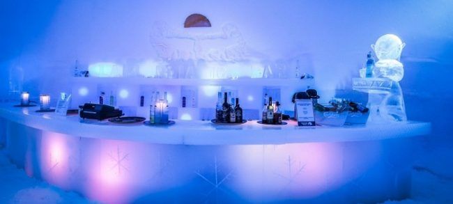 El bar de Snowman World donde tomarse una bebida en vaso de hielo 