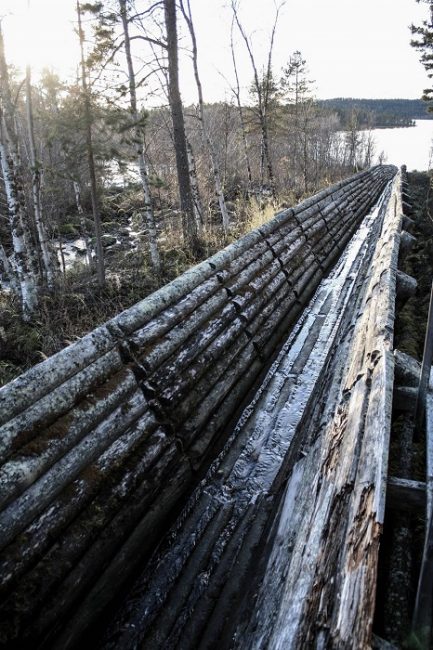 El canal de troncos de Nellim 