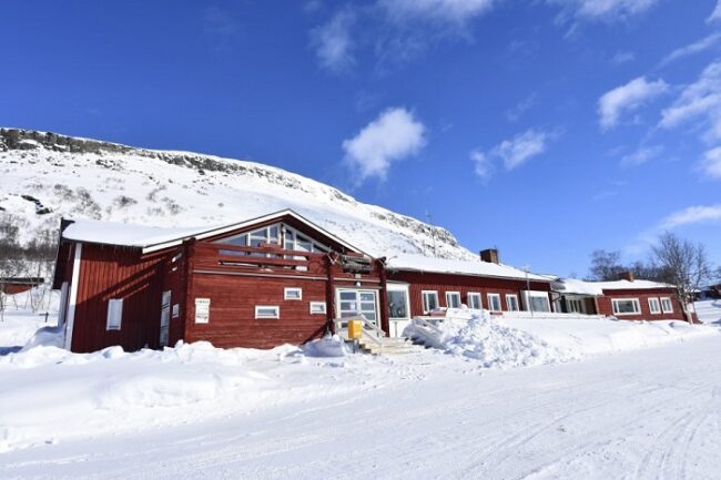 El-edificio-principal-de-Kilpisjävi-Holliday-Village-y-Camping_fotoKilpisjarvenkeilykeskus