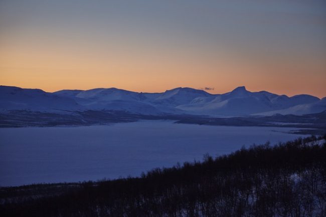 El lago Kilpisjärvi. Al fondo las montañas de Suecia