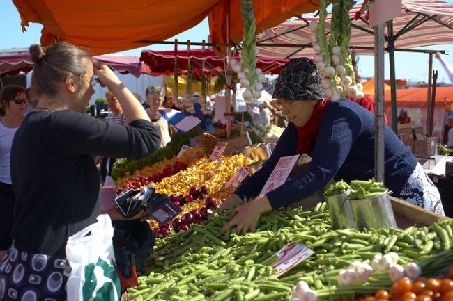 El mercado Kauppatori de Helsinki 