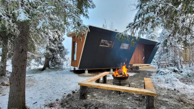 El-moderno-refugio-libre-de-Kylmähete-en-el-Parque-Nacional-de-Salla_fotoJukkaVesa-NationalParks