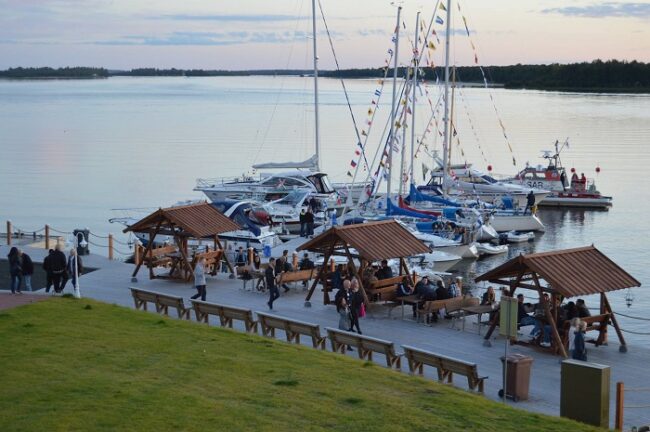 En-el-puerto-deportivo-de-Toranda-en-Kemi-durante-el-verano_fotoVisitSeaLapland