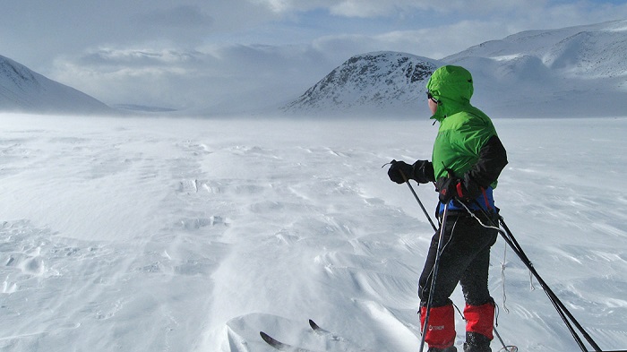 En-la-zona-de-Kilpisjärvi-se-pueden-realizar-travesías-con-esquís-durante-la-primavera_fotoOlliVainio-Luontoon