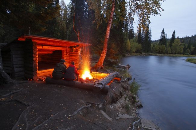 En los bosques de Finlandia hay muchos cobertizos donde también es posible pasar la noche en Kuusamo