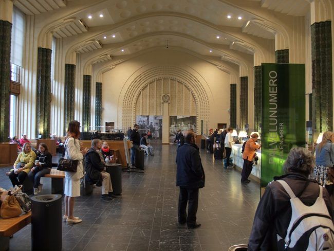 Estación central de tren de Helsinki. Sala de venta de billetes 