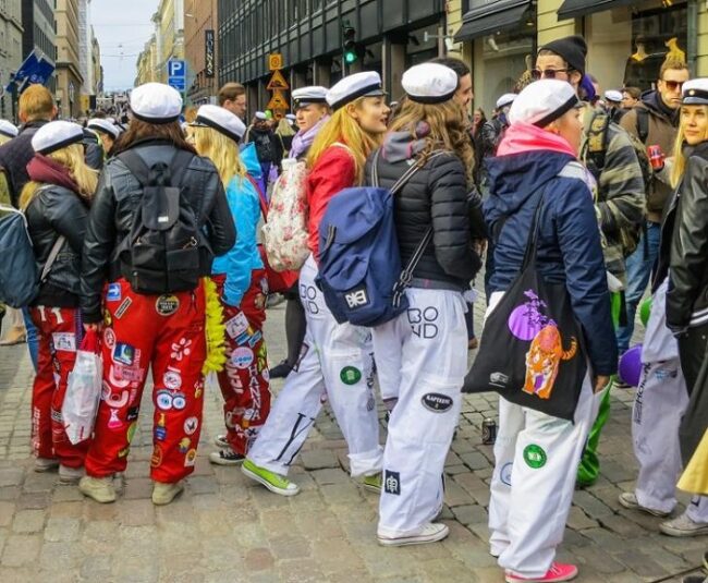 Estudiantes-durante-la-fiesta-del-Vappu-en-Helsinki_fotoErasmusStudentNetworkVaasa