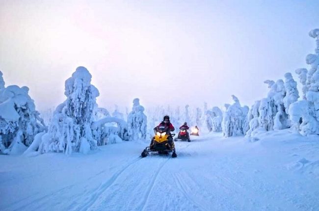 Excursión con moto de nieve en Ruka