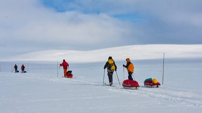 Excursionistas-rumbo-al-Halti-La-montana-mas-alta-de-Finlandia_fotoPerttiTurunen-Luontoon