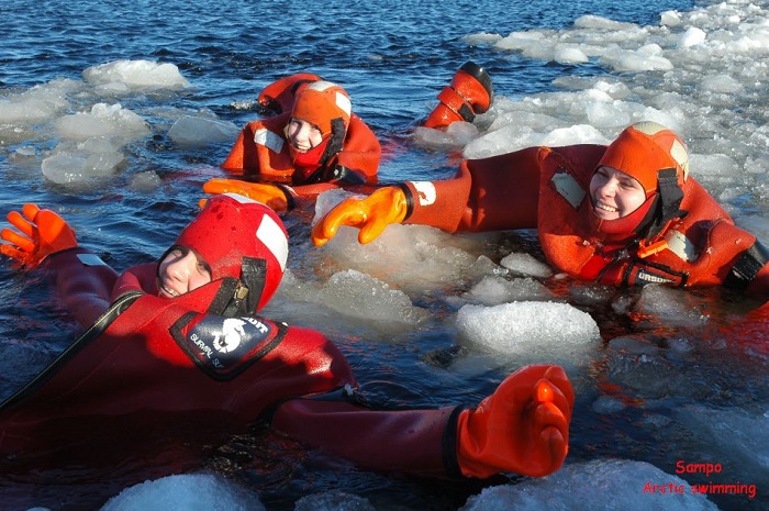 Flotando-en-el-mar-helado-con-el-rompehielos-Sampo_fotoVisitSeaLapland