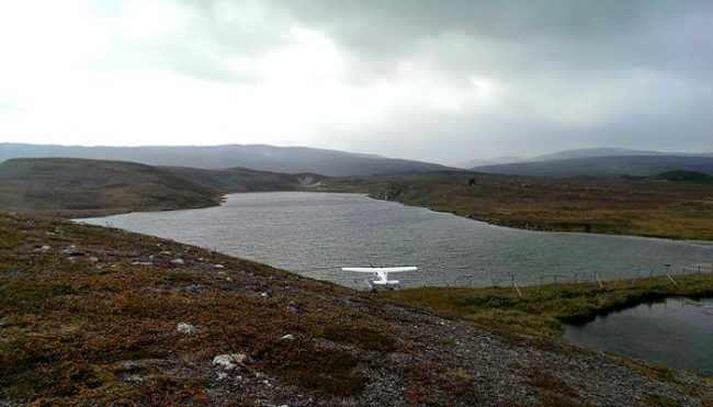 Hidroavión en el lago Somasjärvi. A punto para el despege en la zona superior de las colinas de Kispisjärvi 