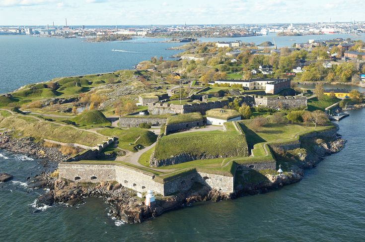 La isla fortaleza de Suomenlinna, Patrimonio de la Humanidad en Helsinki, Finlandia