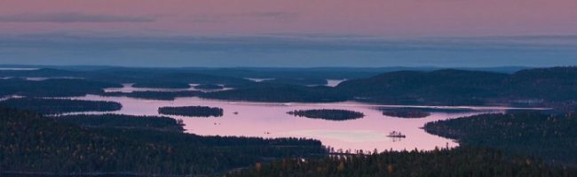 Impresionante detalle del lago Inari 