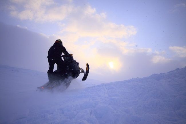 Jugando en nieve profunda 