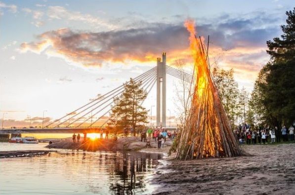 La playa de Rovaniemi en la noche de San Juan (Juhannuspäivä)