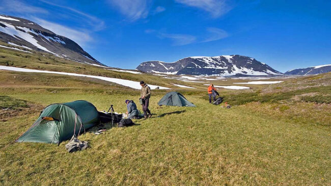 La-tienda-de-campaña-es-imprescindible-para-realizar-el-Nordkalott-Trail_fotoSauliKoski-NationalParks