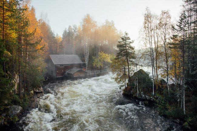 Los rápidos de Myllykoski en el camino del Pieni Karhunkierros 