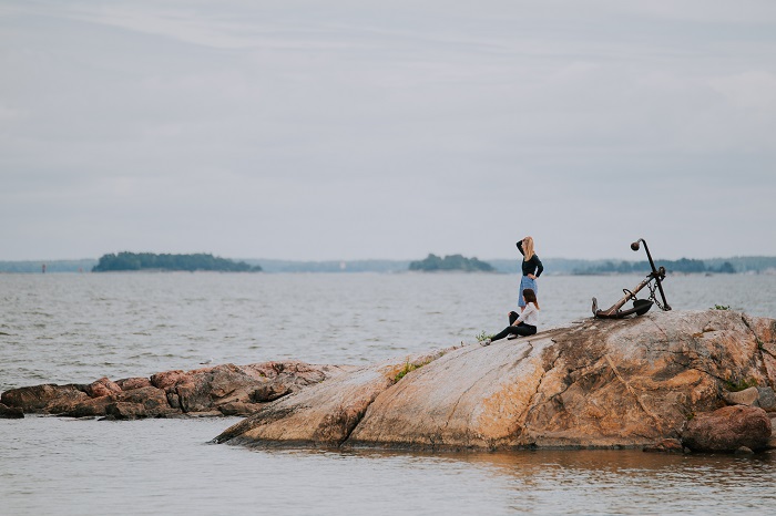 Mirando-al-mar-desde-la-isla-de-Kaunissaari_fotoJulia_Kivelä-VisitFinland