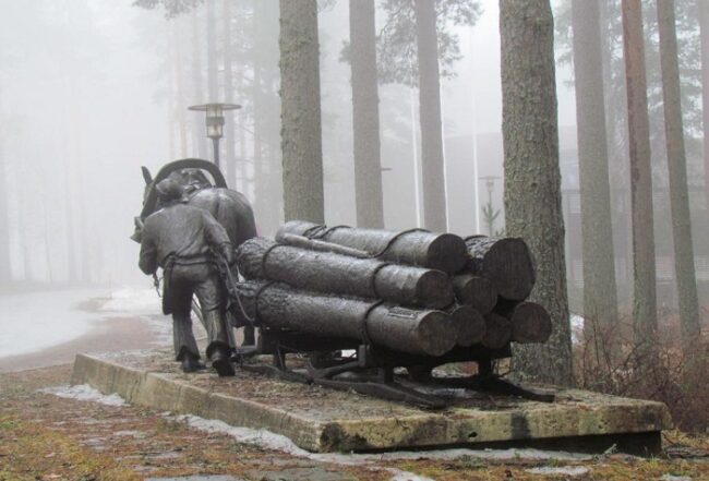 Monumento-al-caballo-finlandés-Ajomies-en-Punkaharjo_fotoHermanJoutsen-Punkaharjulle