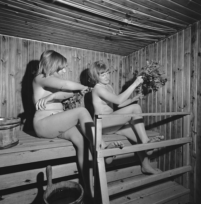 Mujeres-en-la-sauna-finlandesa-a-principios-de-siglo-XX_fotoEricKoch-Wikipedia