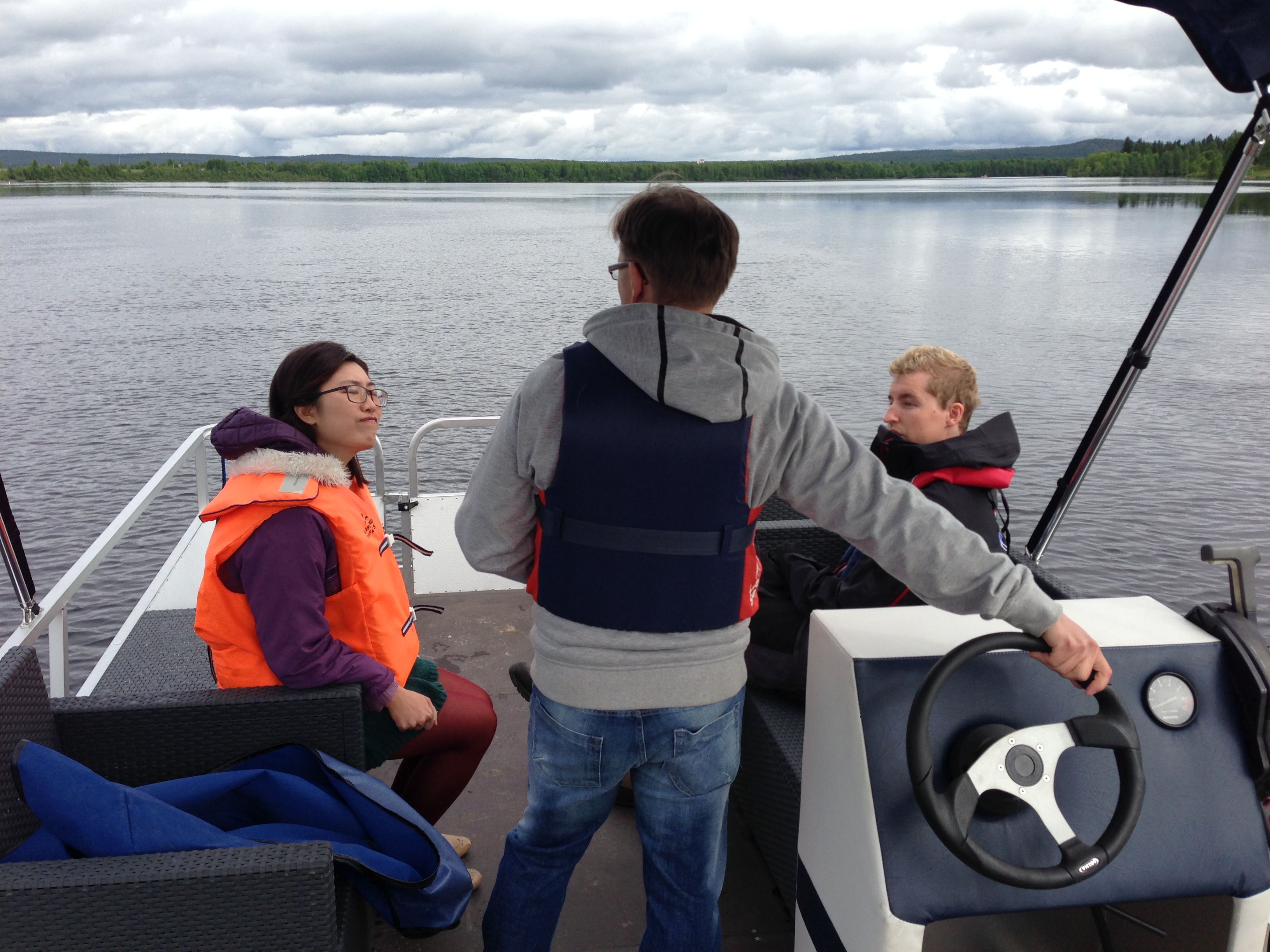 Navegando por el río Kemi y Ounas en Rovaniemi, Finlandia (2)