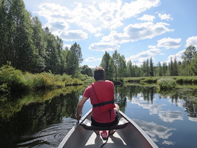 Navengando por el río Pärjänjoki, en el Parque Nacional de Syöte 