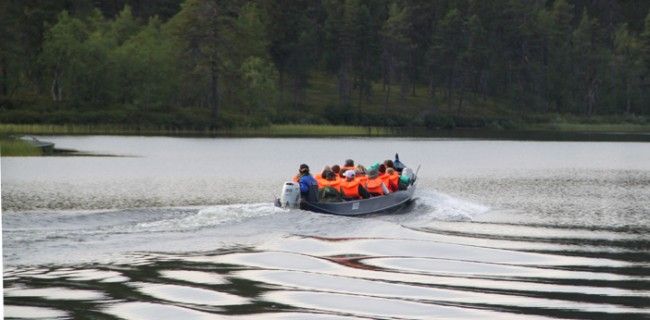 Paseo en barca por el Lemmenjoki 