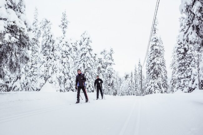 Practicando-el-esquí-de-fondo-en-Pyhä-Luosto_fotoPyhä-Luosto